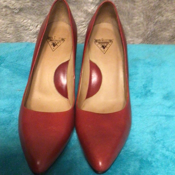 JOHN FLUEVOG RED LEATHER  WITH ANGULAR MID HEEL PUMP - Picture 3 of 8